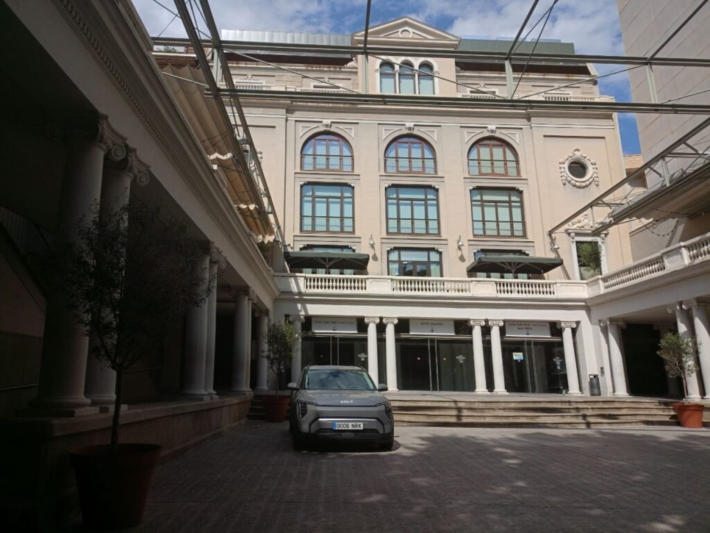 Teatre Kursaal de Manresa en el Passeig de Pere III