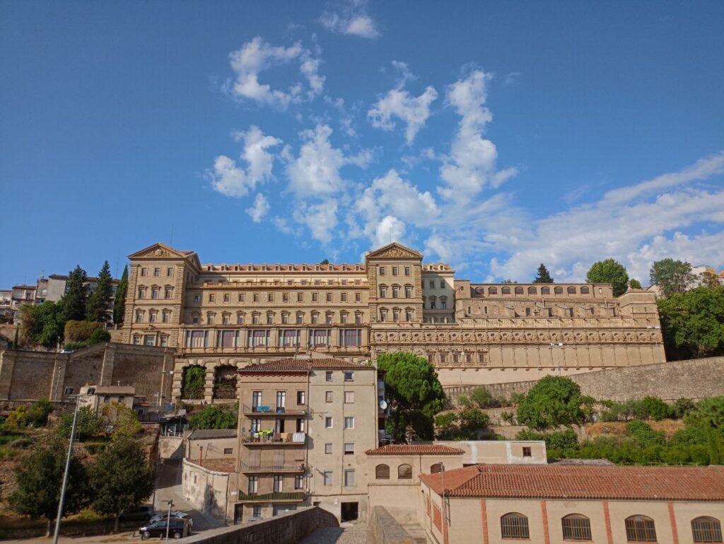 Santuario de la Cova de Sant Ignasi de Manresa junto al río Cardener