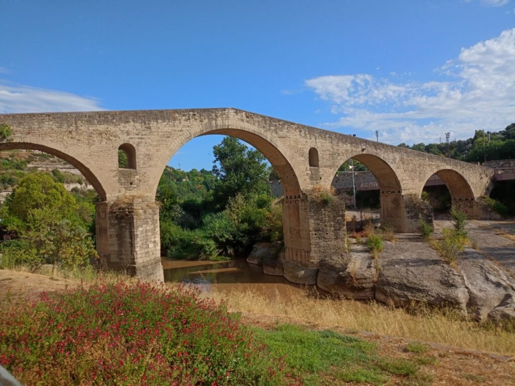 Pont Vell de Manresa sobre el río Cardener